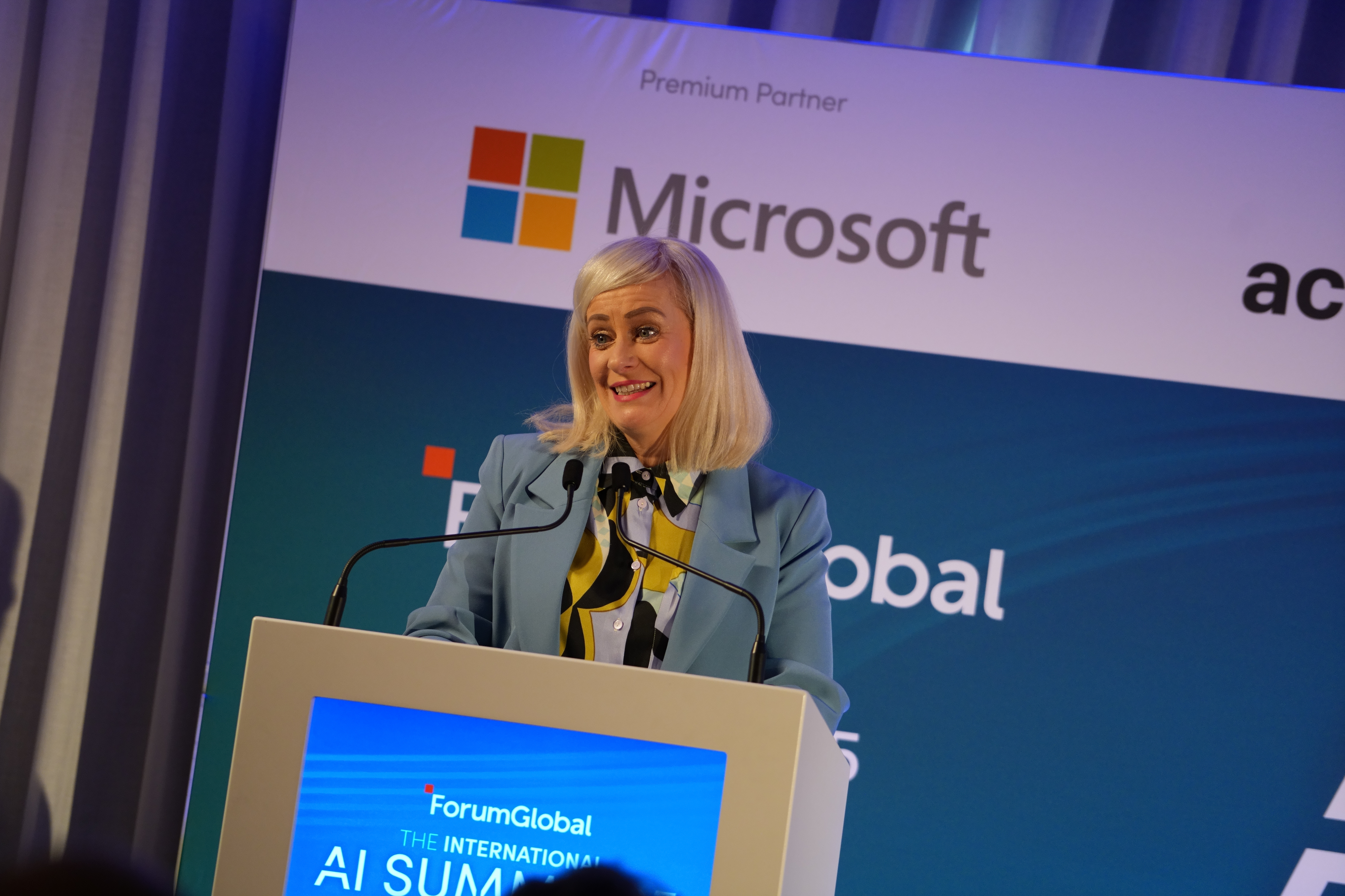 Niamh Smyth TD, Minister of State at the Department of Enterprise, Tourism and Employment with special responsibility for Trade Promotion, AI and Digital Transformation on stage. 